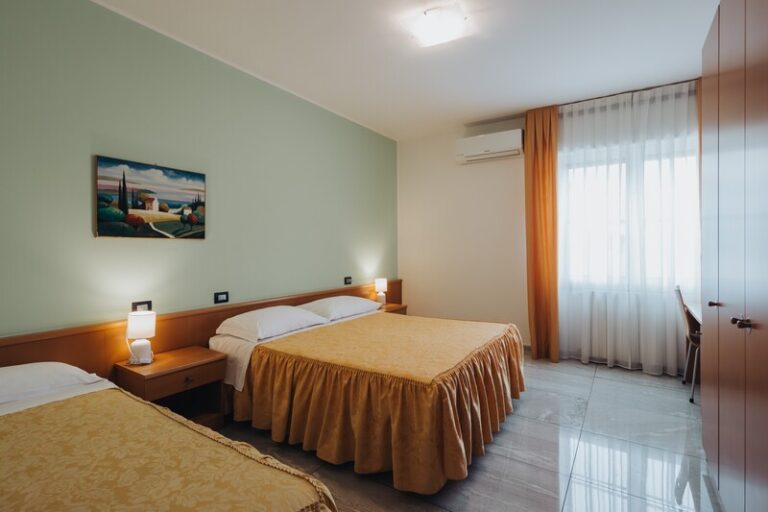 tripleroom