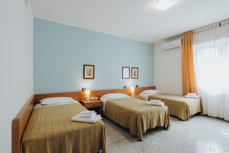 triplesinglebeds